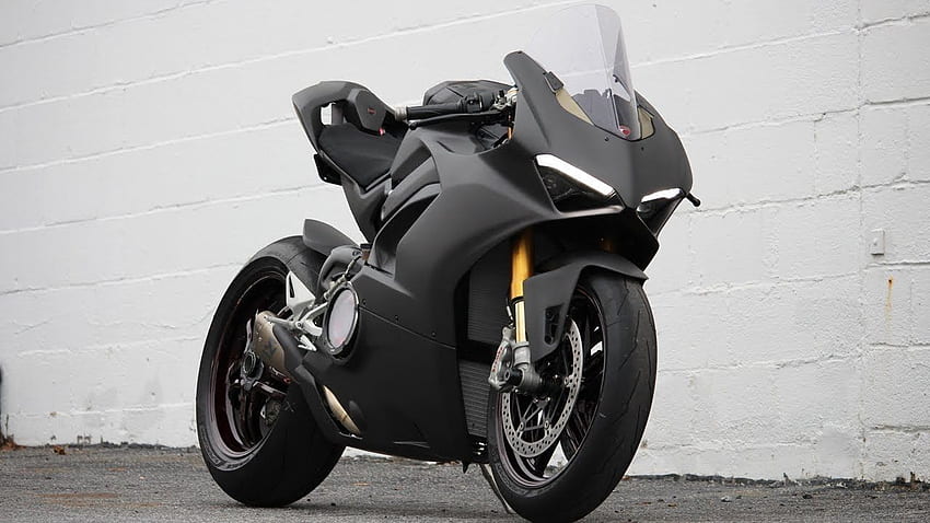 Yamaha R1 Carbon Fiber Elegance: Speed with Style post thumbnail image