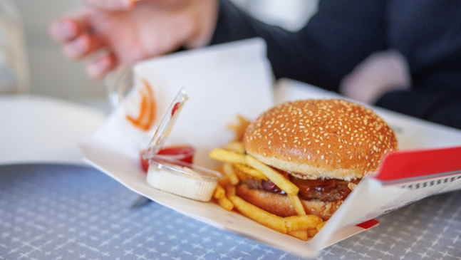 Fast Food Delights: Dive into Savings Today post thumbnail image