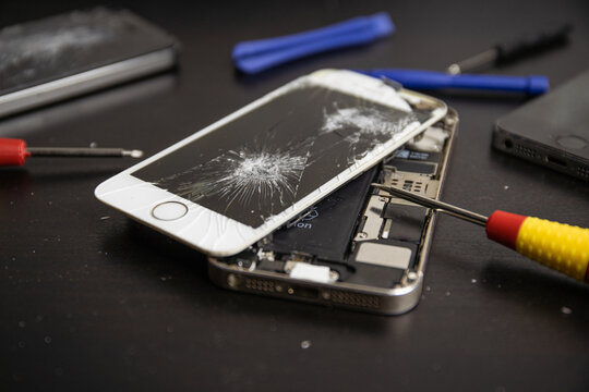 Fast & Reliable: iPhone Repair Experts Serving Mineola post thumbnail image